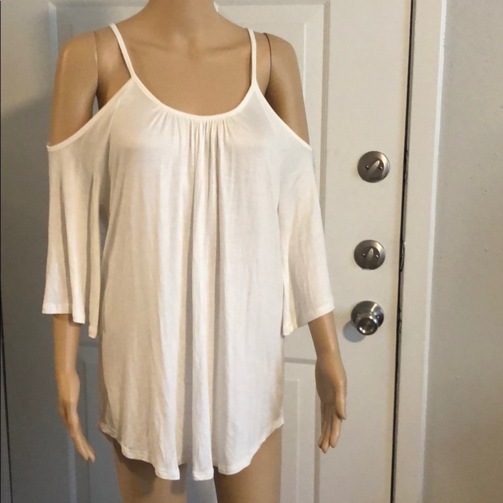 Hi Beam White/Cream Cold shoulder top. SM